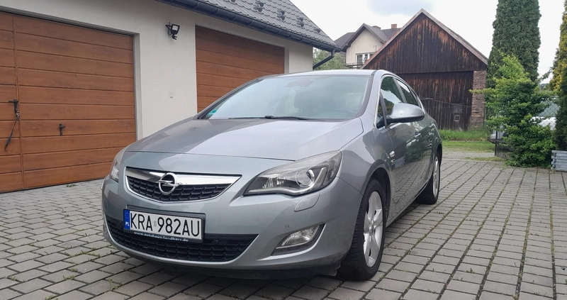 Opel Astra cena 26900 przebieg: 213000, rok produkcji 2010 z Sułkowice małe 301
